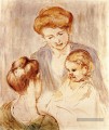 Un bébé souriant à deux jeunes femmes mères des enfants Mary Cassatt